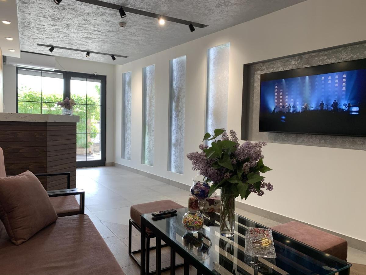 Vertoni Hotel 耶烈万 外观 照片