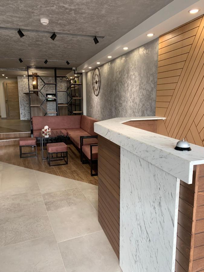 Vertoni Hotel 耶烈万 外观 照片
