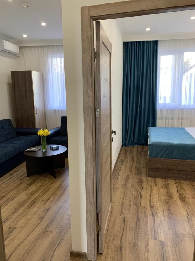 Vertoni Hotel 耶烈万 外观 照片