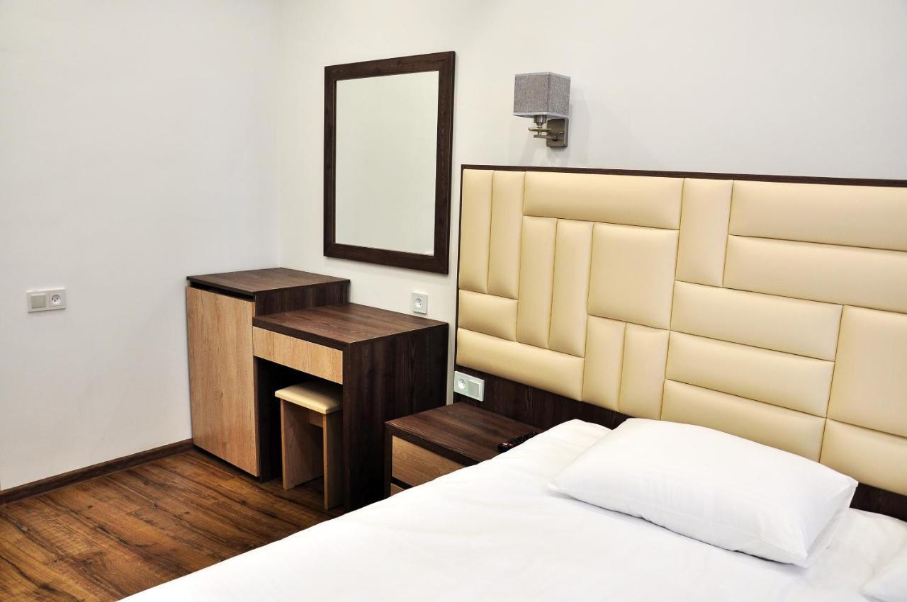 Vertoni Hotel 耶烈万 外观 照片