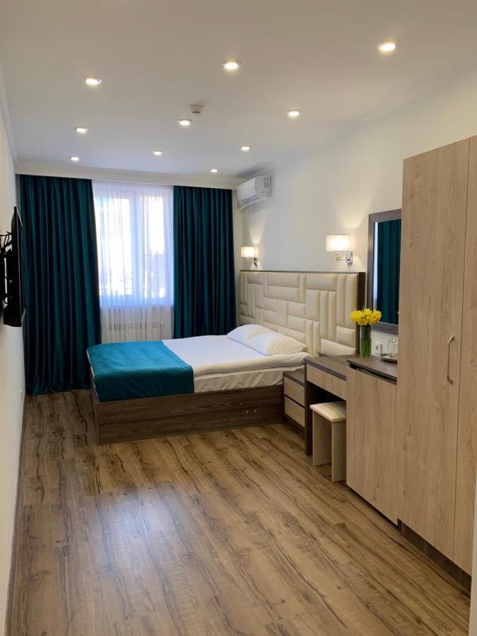 Vertoni Hotel 耶烈万 外观 照片