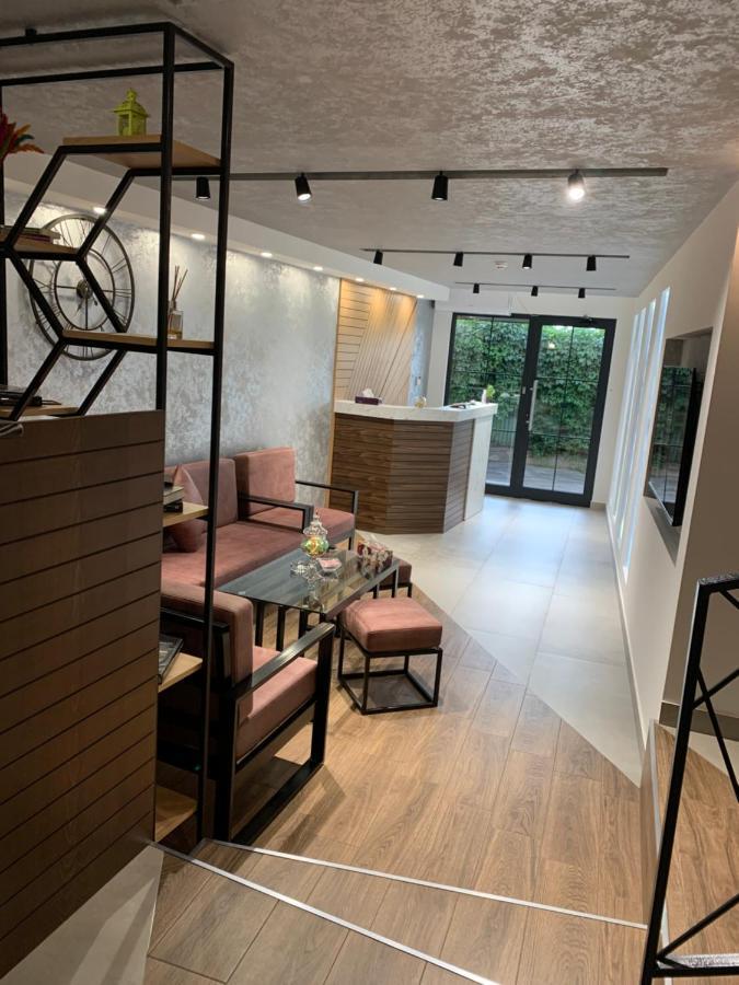 Vertoni Hotel 耶烈万 外观 照片