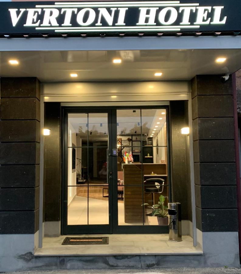 Vertoni Hotel 耶烈万 外观 照片